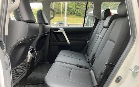 Toyota Land Cruiser Prado 150 рестайлинг 2, 2021 год, 3 800 000 рублей, 23 фотография