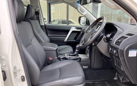 Toyota Land Cruiser Prado 150 рестайлинг 2, 2021 год, 3 800 000 рублей, 20 фотография
