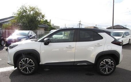 Toyota Yaris Cross, 2022 год, 1 450 001 рублей, 3 фотография
