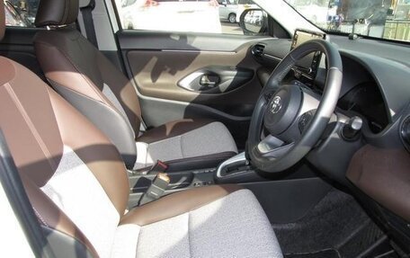 Toyota Yaris Cross, 2022 год, 1 450 001 рублей, 17 фотография