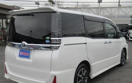 Toyota Voxy III, 2021 год, 2 520 001 рублей, 6 фотография