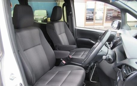 Toyota Voxy III, 2021 год, 2 520 001 рублей, 13 фотография