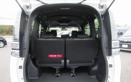 Toyota Voxy III, 2021 год, 2 520 001 рублей, 15 фотография