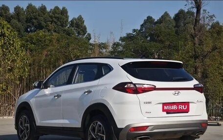 Hyundai Tucson III, 2021 год, 1 700 000 рублей, 5 фотография
