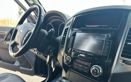 Mitsubishi Pajero IV, 2015 год, 2 390 000 рублей, 19 фотография