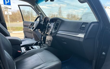 Mitsubishi Pajero IV, 2015 год, 2 390 000 рублей, 17 фотография