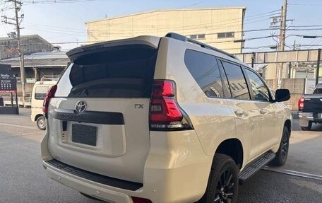 Toyota Land Cruiser Prado 150 рестайлинг 2, 2021 год, 3 520 000 рублей, 5 фотография