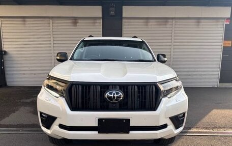 Toyota Land Cruiser Prado 150 рестайлинг 2, 2021 год, 3 520 000 рублей, 2 фотография
