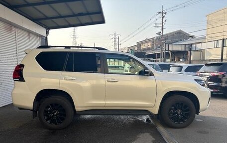 Toyota Land Cruiser Prado 150 рестайлинг 2, 2021 год, 3 520 000 рублей, 3 фотография