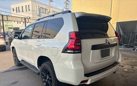Toyota Land Cruiser Prado 150 рестайлинг 2, 2021 год, 3 520 000 рублей, 7 фотография