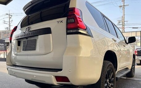 Toyota Land Cruiser Prado 150 рестайлинг 2, 2021 год, 3 520 000 рублей, 10 фотография