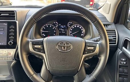 Toyota Land Cruiser Prado 150 рестайлинг 2, 2021 год, 3 520 000 рублей, 13 фотография