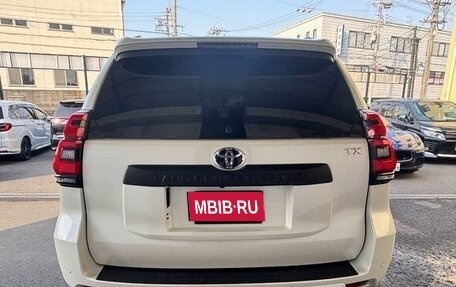 Toyota Land Cruiser Prado 150 рестайлинг 2, 2021 год, 3 520 000 рублей, 6 фотография