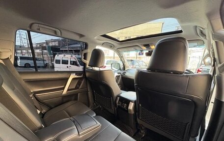 Toyota Land Cruiser Prado 150 рестайлинг 2, 2021 год, 3 520 000 рублей, 22 фотография