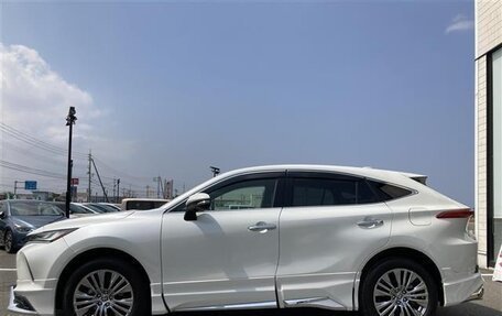 Toyota Harrier, 2022 год, 2 750 000 рублей, 3 фотография