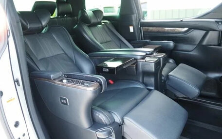 Toyota Alphard III, 2022 год, 3 650 000 рублей, 21 фотография
