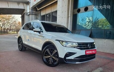 Volkswagen Tiguan II, 2021 год, 3 200 999 рублей, 1 фотография