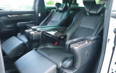 Toyota Alphard III, 2022 год, 3 650 000 рублей, 22 фотография
