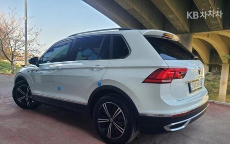 Volkswagen Tiguan II, 2021 год, 3 200 999 рублей, 4 фотография