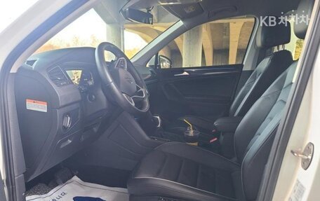Volkswagen Tiguan II, 2021 год, 3 200 999 рублей, 7 фотография