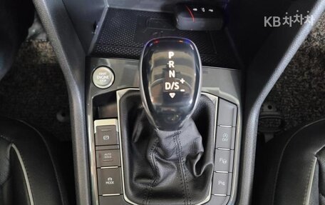 Volkswagen Tiguan II, 2021 год, 3 200 999 рублей, 14 фотография