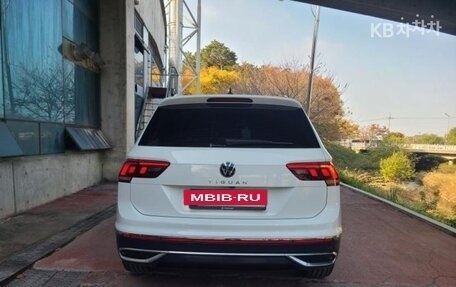 Volkswagen Tiguan II, 2021 год, 3 200 999 рублей, 5 фотография