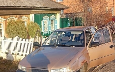 Daewoo Nexia I рестайлинг, 2001 год, 100 000 рублей, 1 фотография