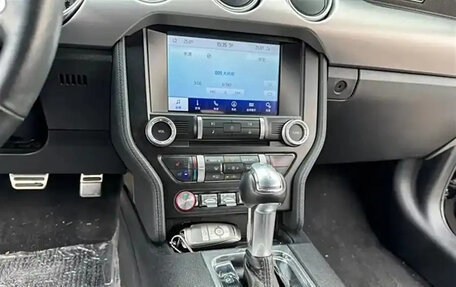 Ford Mustang VI рестайлинг, 2021 год, 2 810 000 рублей, 10 фотография