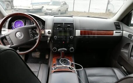 Volkswagen Touareg III, 2003 год, 1 350 000 рублей, 10 фотография
