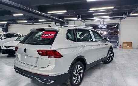Volkswagen Tiguan II, 2023 год, 3 700 000 рублей, 2 фотография