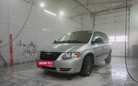 Chrysler Town & Country IV, 2005 год, 499 000 рублей, 2 фотография