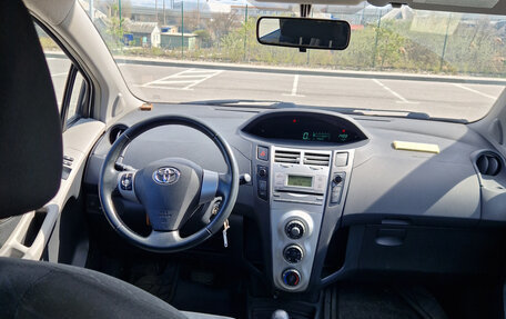 Toyota Yaris III рестайлинг, 2008 год, 790 000 рублей, 2 фотография