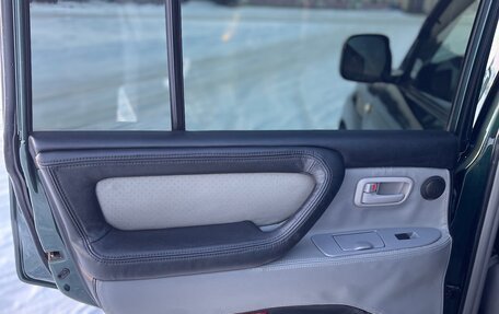 Toyota Land Cruiser 100 рестайлинг 2, 2000 год, 2 900 000 рублей, 22 фотография