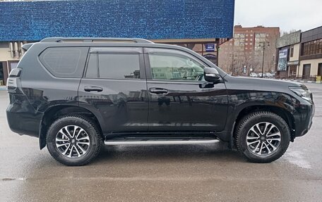 Toyota Land Cruiser Prado 150 рестайлинг 2, 2020 год, 5 500 000 рублей, 4 фотография