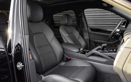 Porsche Cayenne III, 2022 год, 8 896 000 рублей, 10 фотография