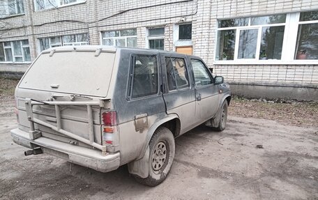 Nissan Terrano II рестайлинг, 1990 год, 500 000 рублей, 3 фотография