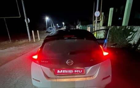 Nissan Leaf II, 2018 год, 1 650 000 рублей, 28 фотография