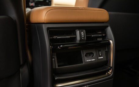 Toyota Alphard, 2024 год, 13 990 000 рублей, 14 фотография