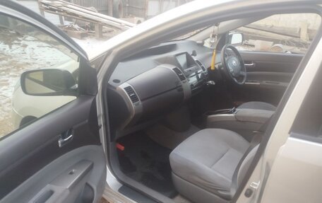 Toyota Prius, 2005 год, 700 000 рублей, 6 фотография