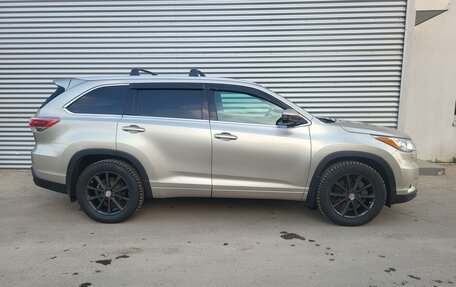Toyota Highlander III, 2014 год, 2 530 000 рублей, 6 фотография
