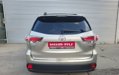 Toyota Highlander III, 2014 год, 2 530 000 рублей, 4 фотография