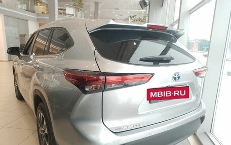 Toyota Highlander, 2023 год, 6 800 000 рублей, 2 фотография