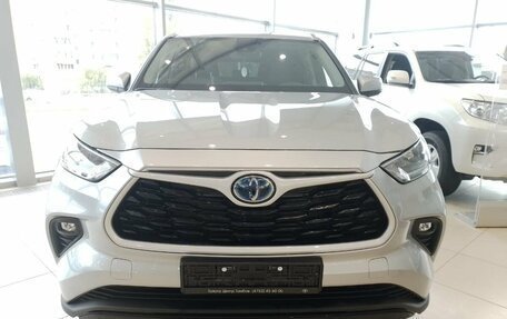 Toyota Highlander, 2023 год, 6 800 000 рублей, 3 фотография