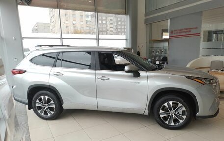 Toyota Highlander, 2023 год, 6 800 000 рублей, 4 фотография