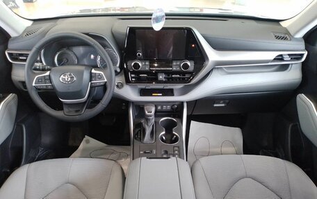 Toyota Highlander, 2023 год, 6 800 000 рублей, 8 фотография