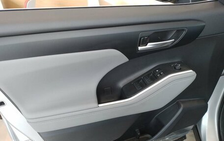 Toyota Highlander, 2023 год, 6 800 000 рублей, 6 фотография