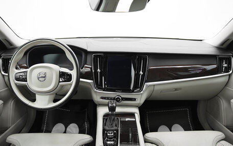 Volvo S90 II рестайлинг, 2018 год, 3 290 000 рублей, 5 фотография