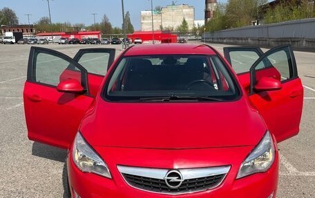 Opel Astra J, 2010 год, 570 000 рублей, 1 фотография