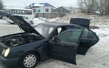 Mercedes-Benz E-Класс, 1997 год, 335 000 рублей, 2 фотография