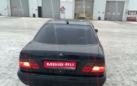 Mercedes-Benz E-Класс, 1997 год, 335 000 рублей, 11 фотография